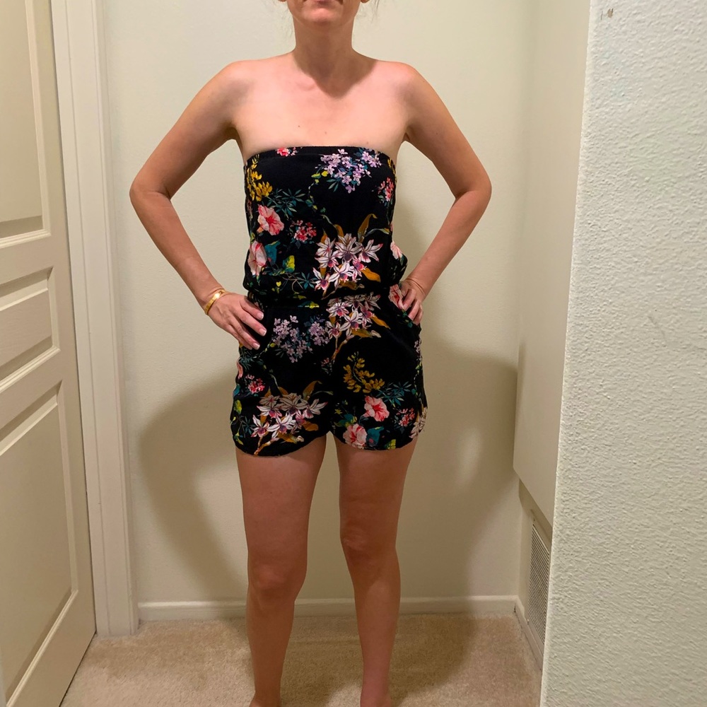 H&M Divided black, floral romper Size 4